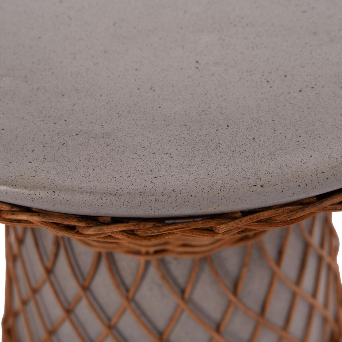 ΒΟΗΘΗΤΙΚΟ ΤΡΑΠΕΖΙ ΣΤΡΟΓΓΥΛΟ DELIA HM18167.03 FIBER CEMENT ΓΚΡΙ & RATTAN Φ40x45Υεκ - Image 8