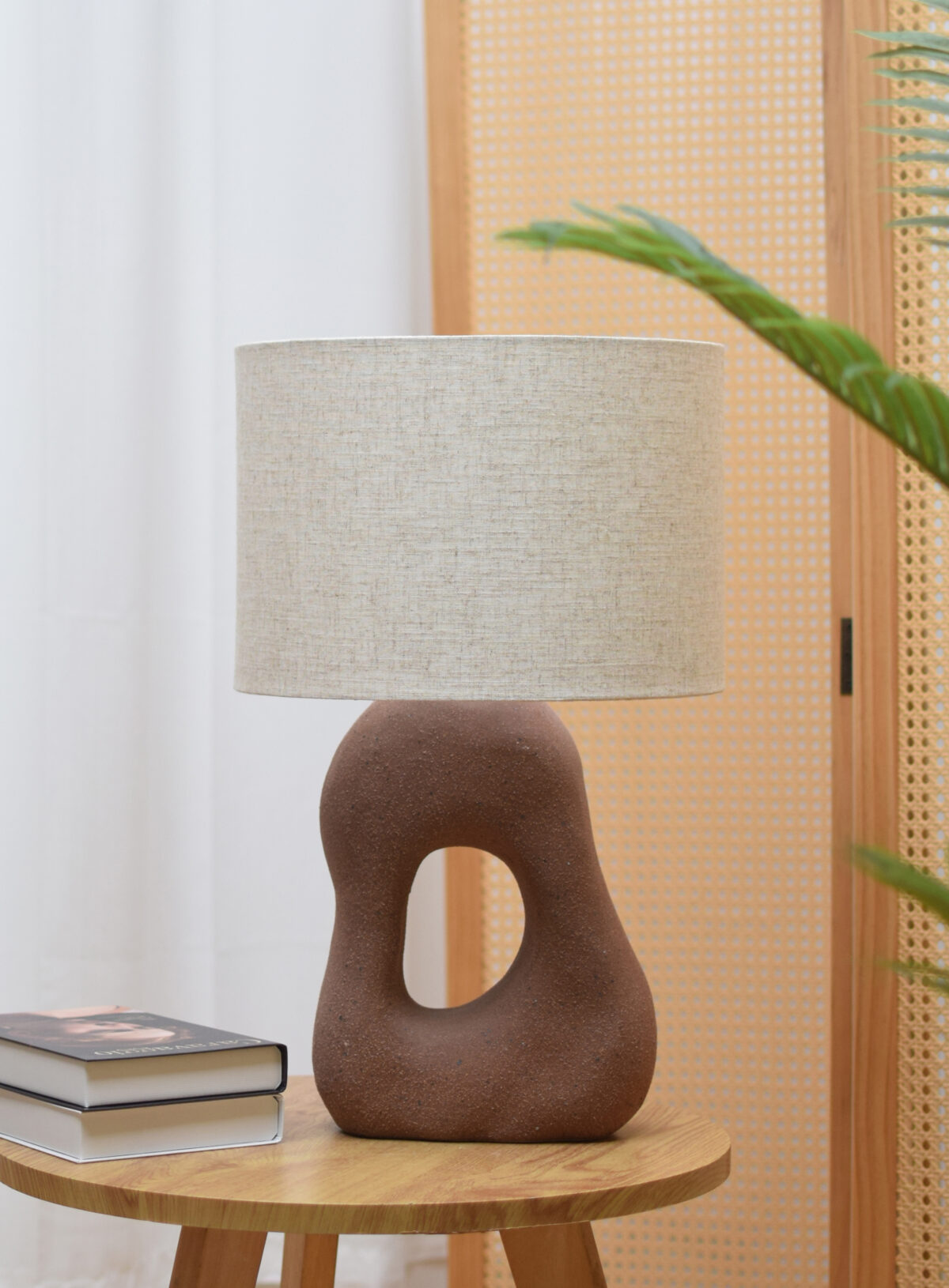 PIERRE ΦΩΤΙΣΤΙΚΟ ΕΠΙΤΡΑΠΕΖΙΟ 36x36x58cm ΚΕΡΑΜΙΚΟ ΚΑΦΕ ΛΙΝΟ ΜΠΕΖ - Image 2